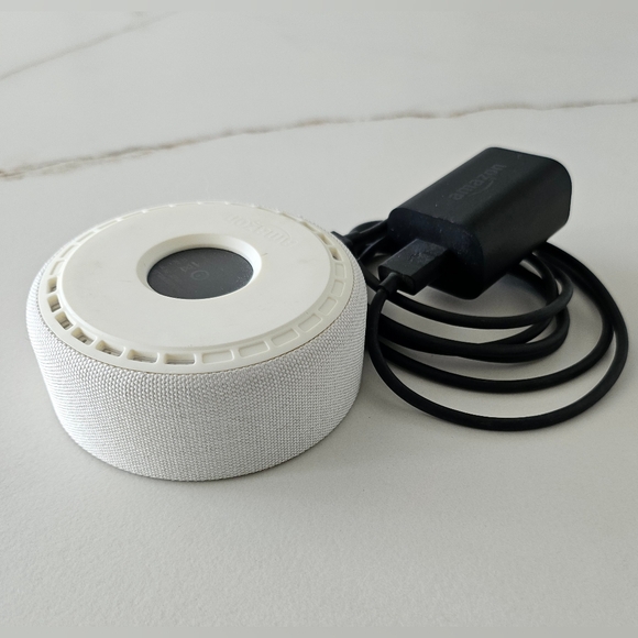 Amazon Echo Dot (2nd Generation) Smart Speaker  RS03QR W/ Cover - Picture 1 of 10